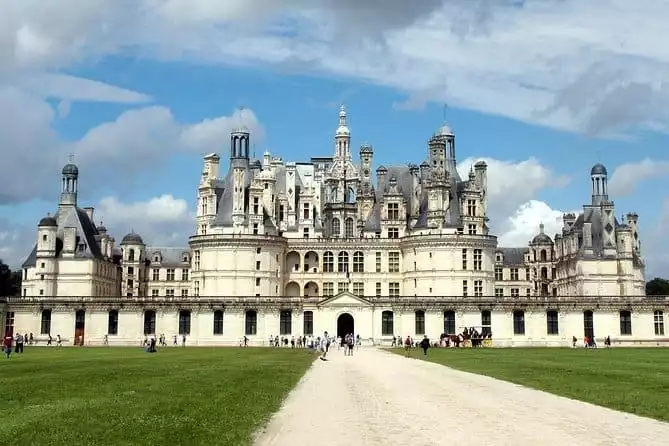 Loire Valley Castles VIP Private Tour: Chambord, Chenonceaux, Amboise