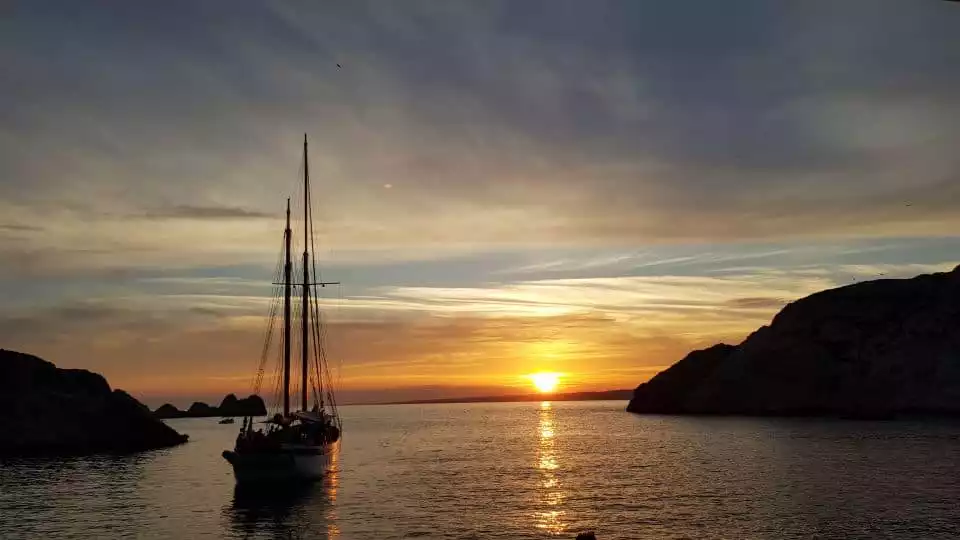 Marseille: Sunset Sailing Cruise with Dinner and Drinks | GetYourGuide