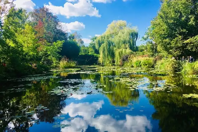 Monet's Gardens & House with Art Historian: Private Giverny Tour from Paris