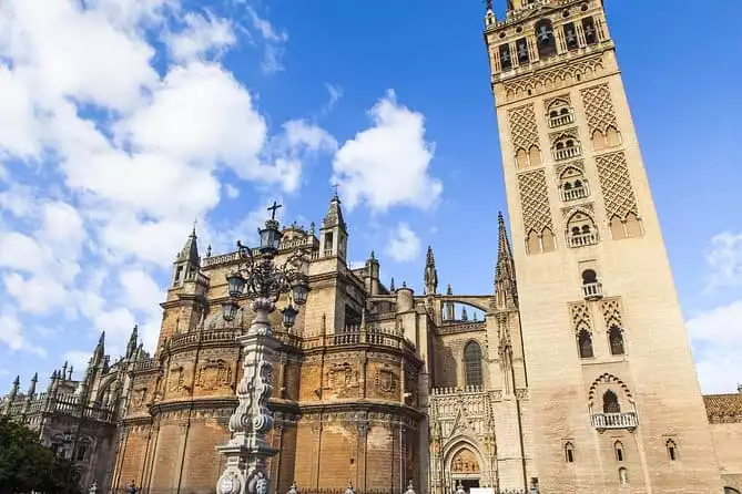 Cathedral, Alcazar and Giralda Guided Tour (Tickets included &Priority Access)
