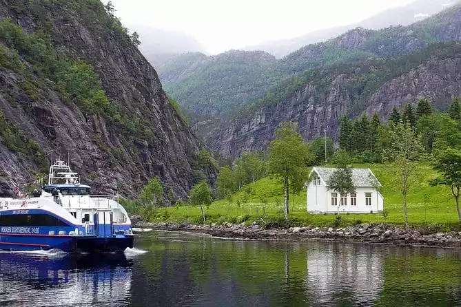 Mostraumen and Osterfjord Cruise - Round tour from Bergen