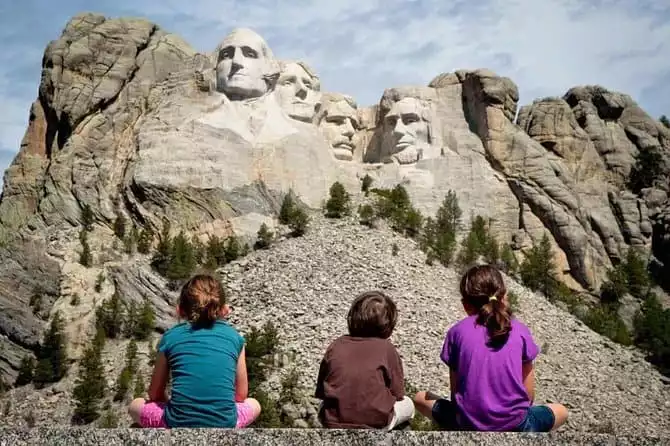 Mount Rushmore and Black Hills Tour with Two Meals and a Music Variety Show