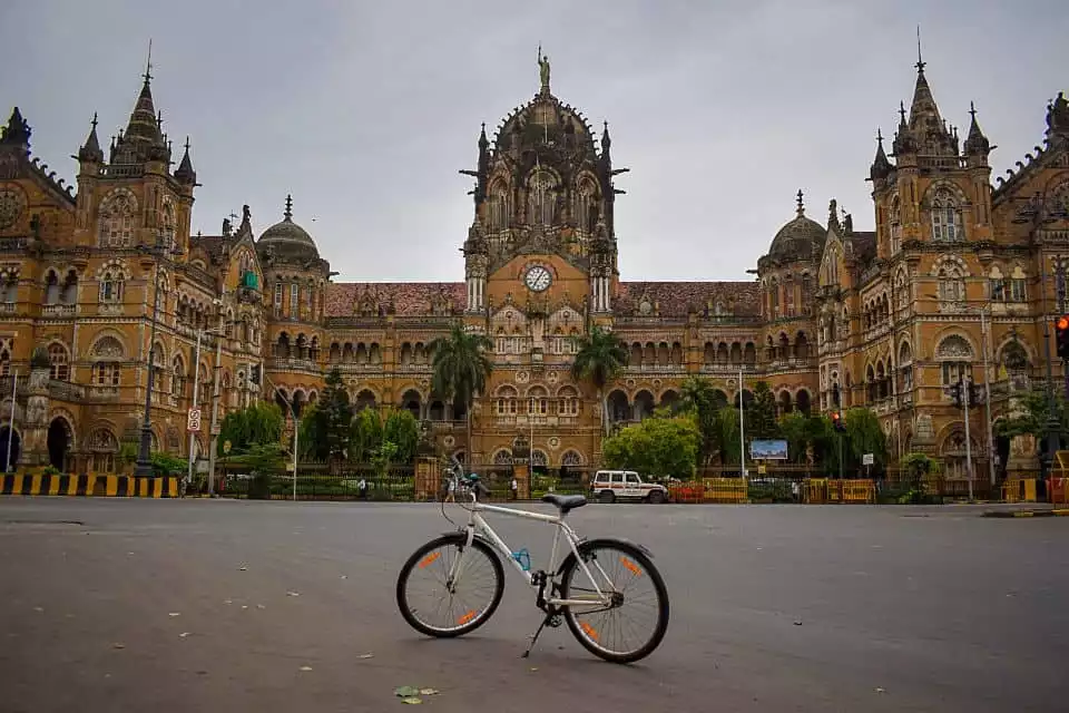 Mumbai: Morning Marine Drive Bicycle Tour with Breakfast | GetYourGuide