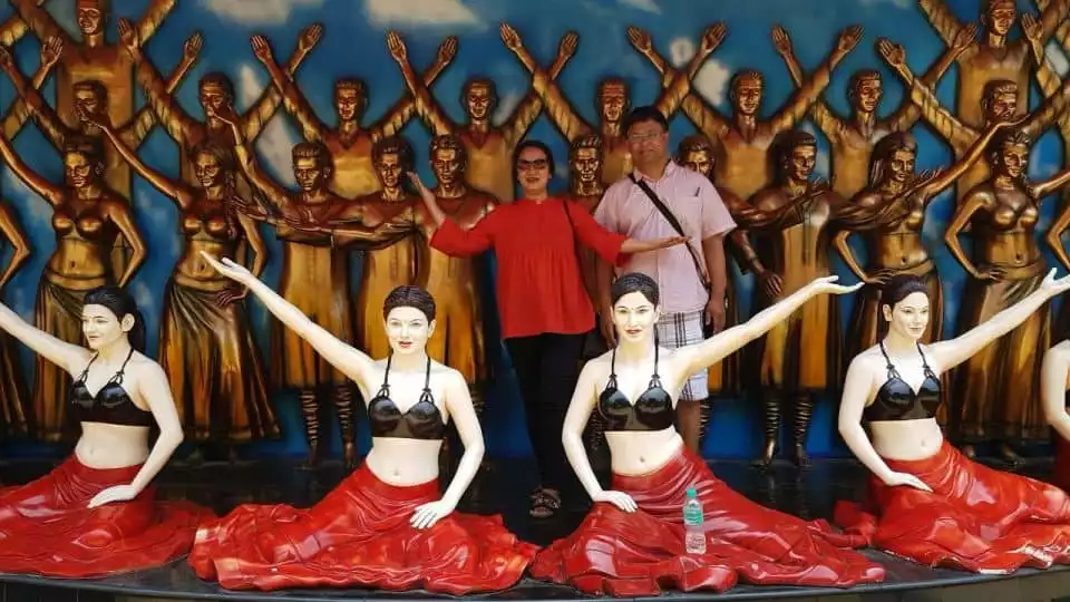 Mumbai: Private Bollywood Tour with Dance Show | GetYourGuide