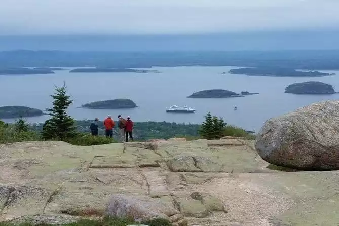 Narrated Bus Tour of Bar Harbor and Acadia National Park (Classic - 2.5 Hours)