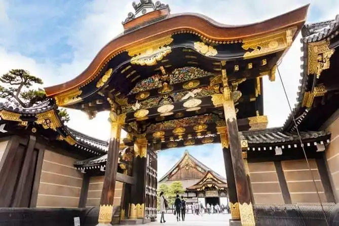 Nijo-jo Castle Tour with Nationally-Licensed Guide