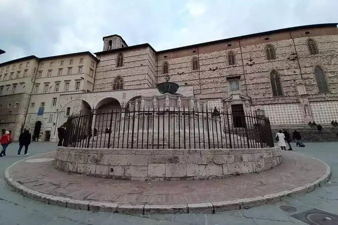 Perugia Highlights Guided Walking Tour - Private Tour
