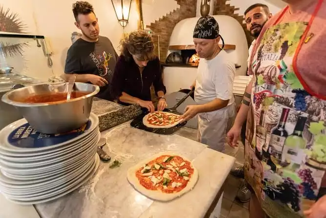 Neapolitan pizza lesson, dough and tasting of typical products