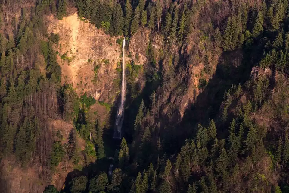Portland: Columbia Gorge Waterfalls 40-Minute Scenic Flight | GetYourGuide