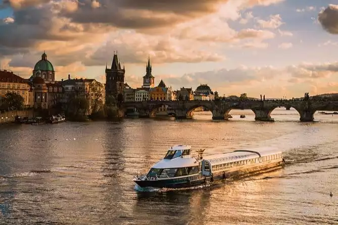 Prague Boats 3-hour Dinner Cruise