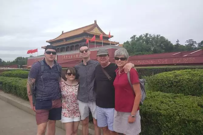 Private Layover Tour: Mutianyu Great Wall, Tiananmen Square, and Forbidden City