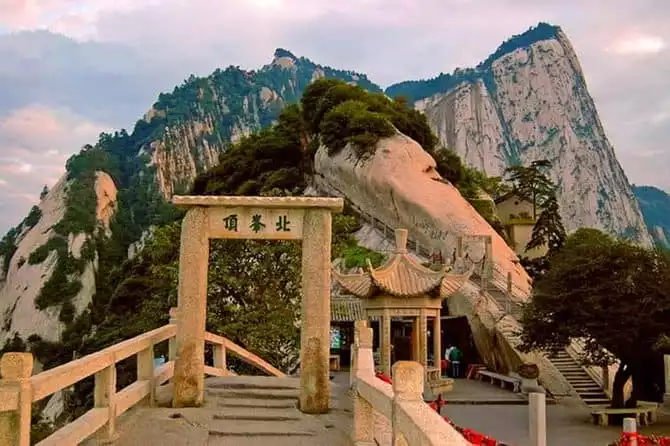 Private Day Tour of Mt. Huashan with Round-Trip Cable Car from Xi'an