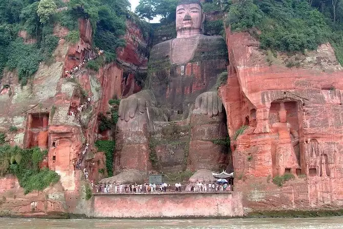 Private Tour: Leshan Giant Buddha and Fishing Village from Chengdu