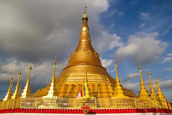 Private Tour: A Glimpse of Myanmar and the Golden Triangle Trip from Chiang Rai