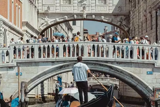Private Gondola Ride Danieli - Bridge of Sighs