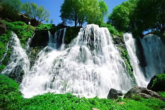 Private tour to Jermuk and Shaki waterfalls