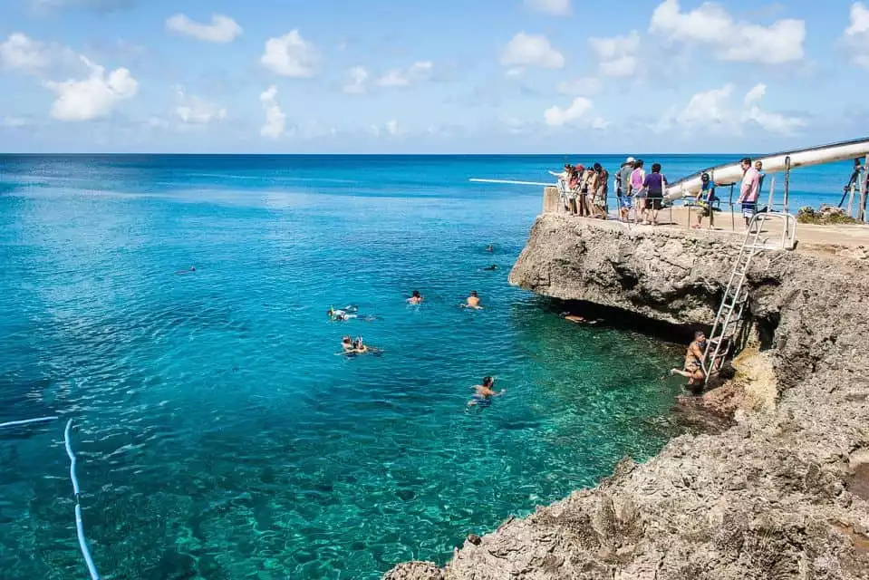 San Andrés y Providencia: Walking Under the Sea Experience | GetYourGuide