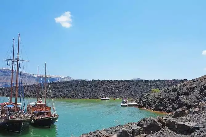 Santorini Volcanic Islands Cruise: Volcano, Hot Springs and Thirassia