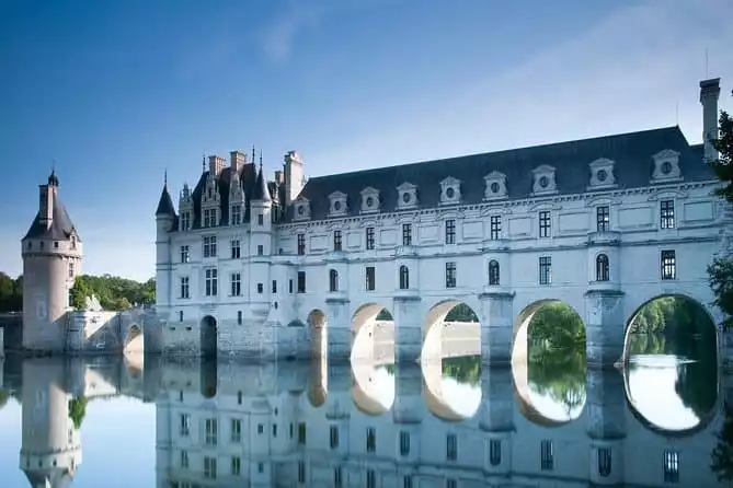 Loire Valley Chambord & Chenonceau Castles Day Trip with Wine Tasting from Paris