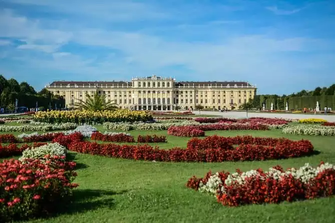 Skip the Line: Schonbrunn Palace Guided Tour in Vienna 2022