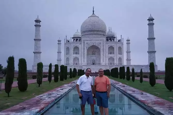 Skip-the-Line Taj Mahal Entrance Ticket with Tour Guide