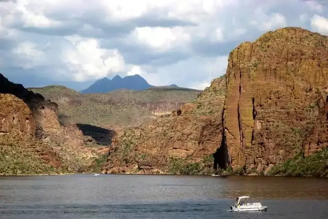 Small Group Apache Trail Day Tour with Dolly Steamboat from Phoenix
