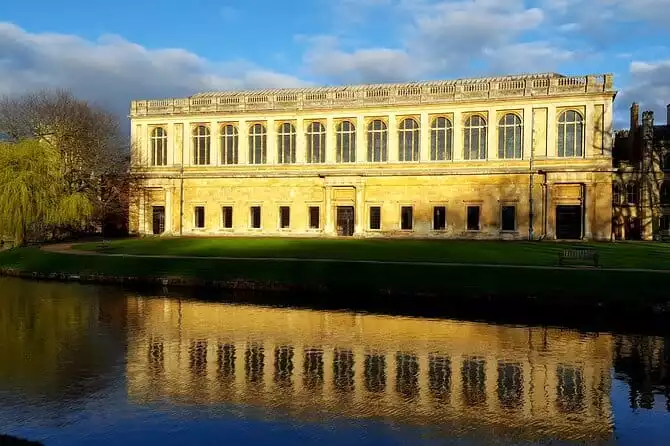 Small-Group Guided Punting Tour of Cambridge