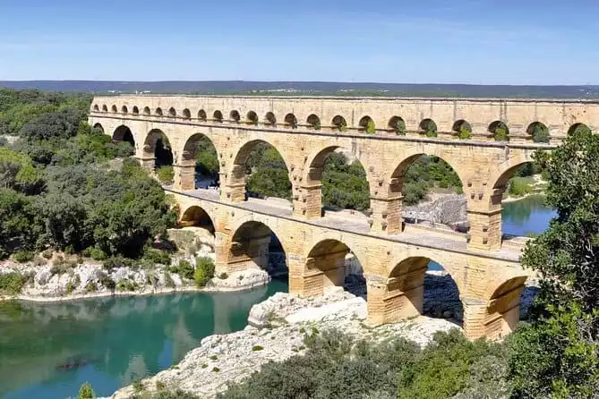 Half-Day Provence Pont du Gard and Wine Tasting Tour from Avignon