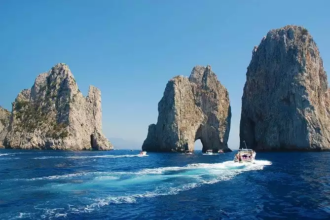 Boat tour to Sorrento coast, Capri and Blue Grotto - Fun & Swim