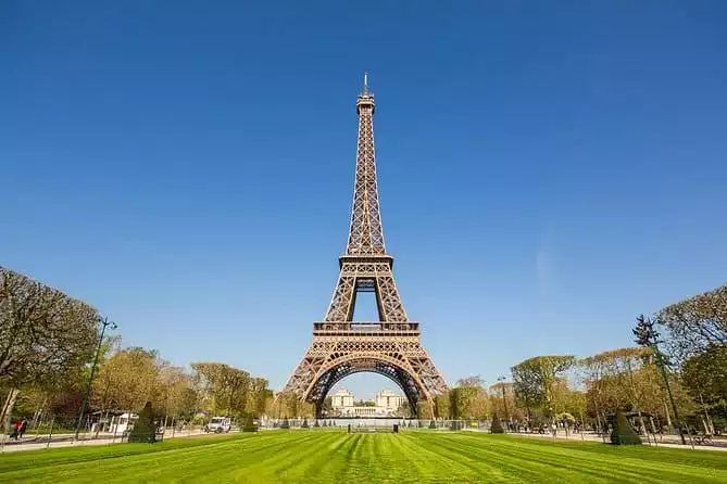 Skip the Line Ticket Eiffel Tower Summit Priority Access with Host