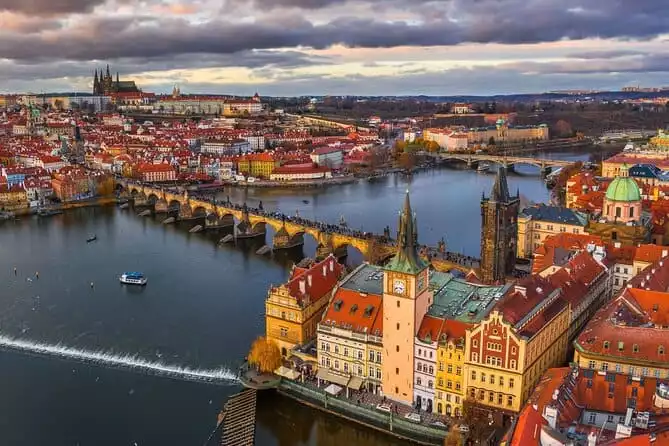 Best of Prague: City Walking Tour, Boat Cruise, and Typical Czech Lunch