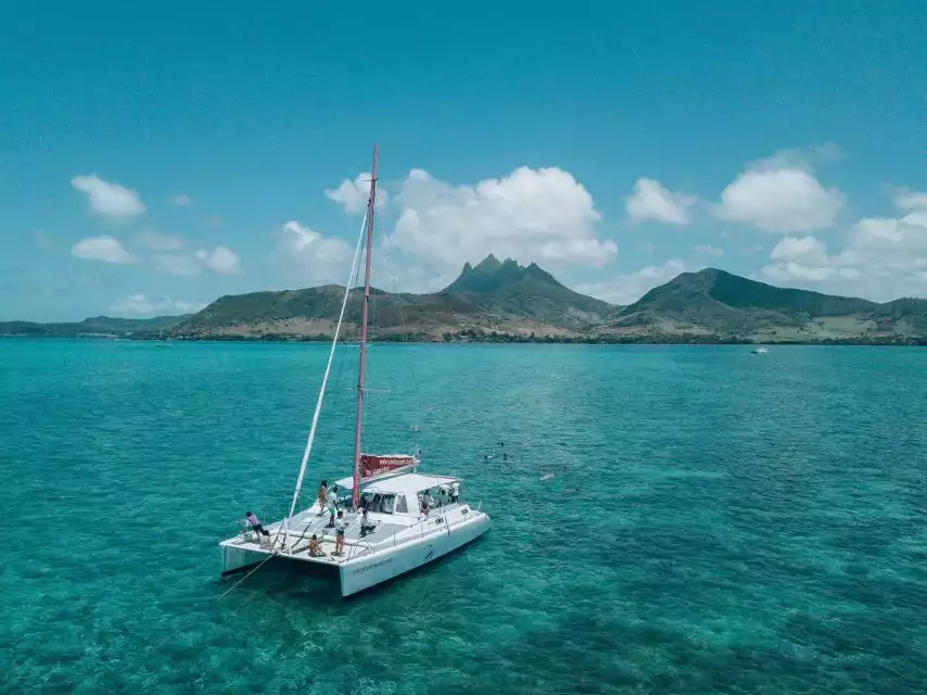Trou D'eau Douce: Catamaran Cruise to lle aux Cerfs | GetYourGuide