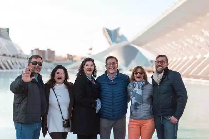 Valencia Shore Excursion: Highlights Tour, Tapas & Wine in 11th Century Monument