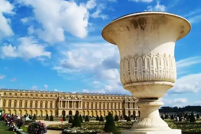 Versailles Palace Priority Access Guided Tour Optional Show - Pickup by Minivan