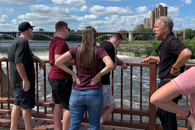 Walking Minneapolis Mississippi River, Falls & Historic Mills Private Tour(2hrs)