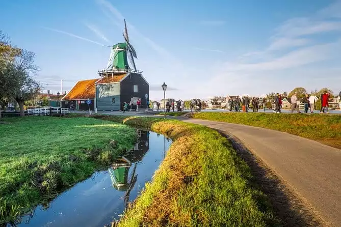 Volendam, Marken and Windmills Day Trip from Amsterdam