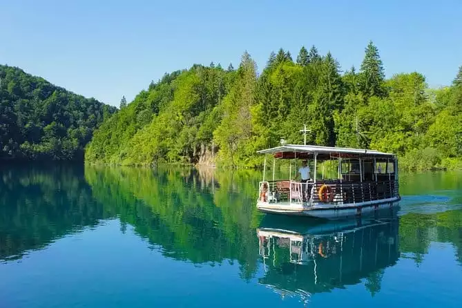 Zagreb to Split Group Transfer with Plitvice Lakes Tour (Included: Entry Ticket)