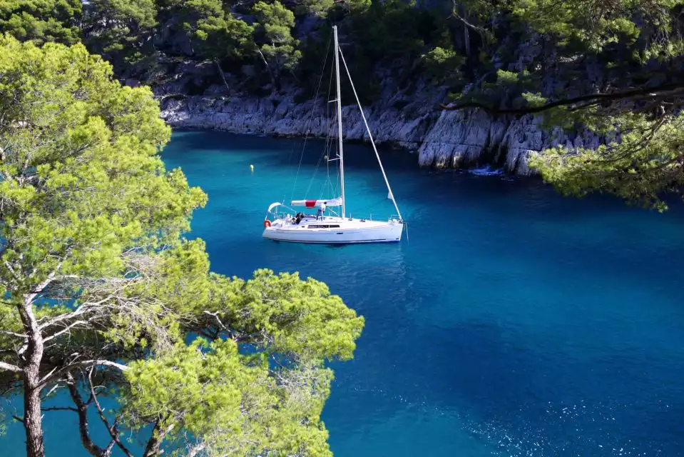 Aix-en-Provence: Cassis boat ride and wine tasting day tour | GetYourGuide