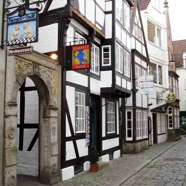 Bremen: Old Town 2-Hour Tour with Costumed Performer | GetYourGuide