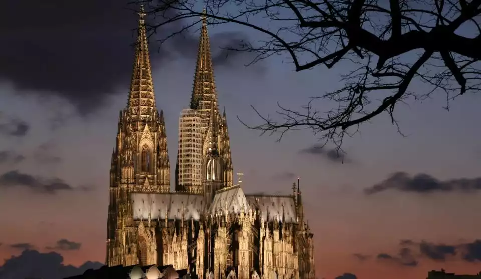 Cologne Old Town: Historical Tour in German | GetYourGuide