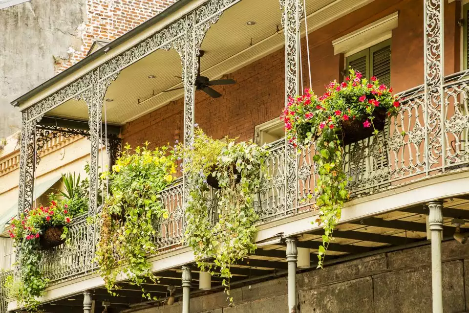 New Orleans Garden District: Walking Tour | GetYourGuide