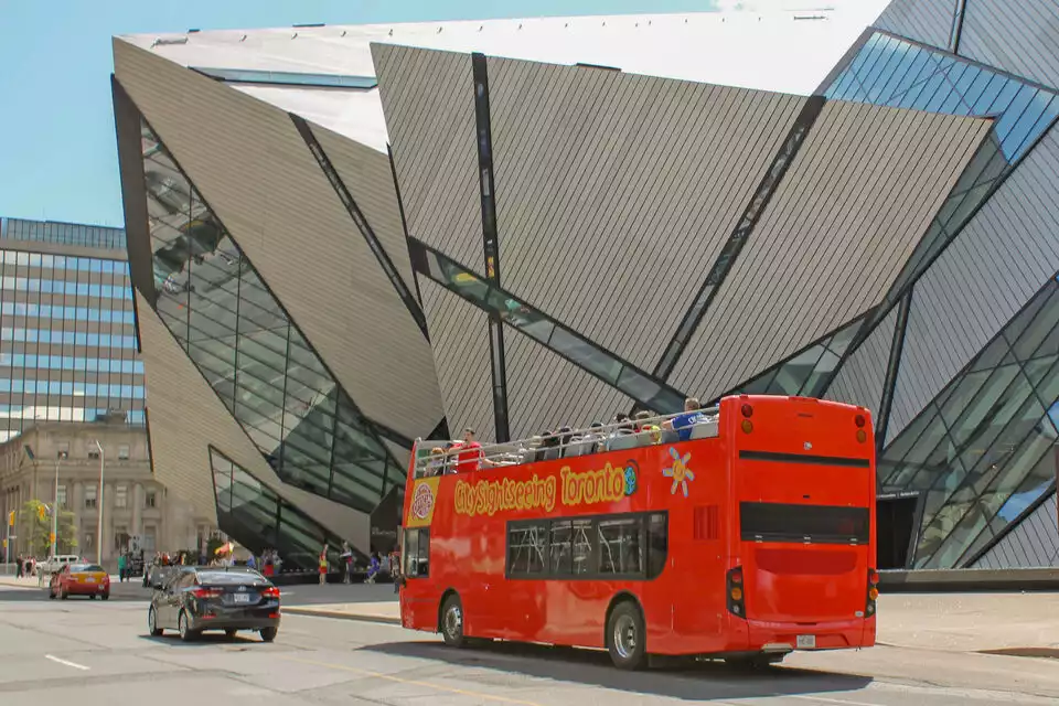 Toronto: Hop-On Hop-Off Sightseeing Bus Ticket | GetYourGuide