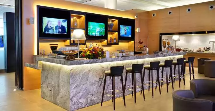 Winnipeg Richardson International Airport: Premium Lounge | GetYourGuide